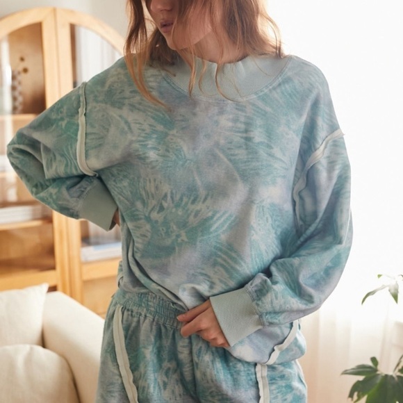 NWT Urban Outfitters Out From Under Seamed Oversized Sweatshirt Blue Tie Dye - Picture 1 of 8